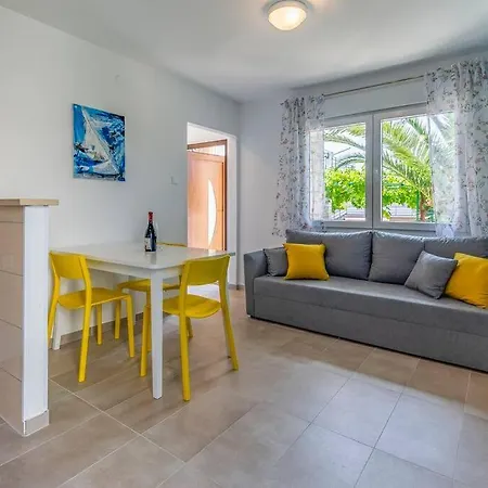Newly Renovated Apartment With Terrace Medulin Exterior photo