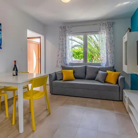 Newly Renovated Apartment With Terrace Medulin Exterior photo