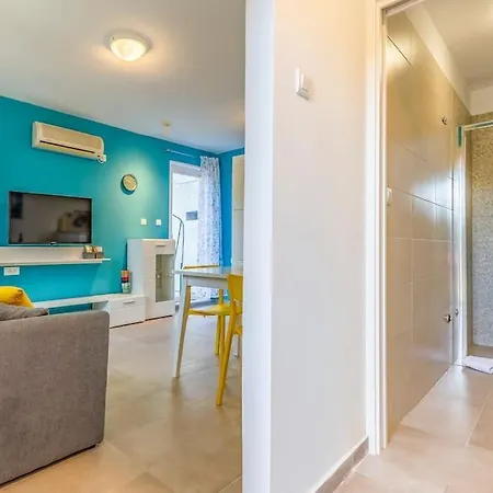 Newly Renovated Apartment With Terrace Medulin Exterior photo