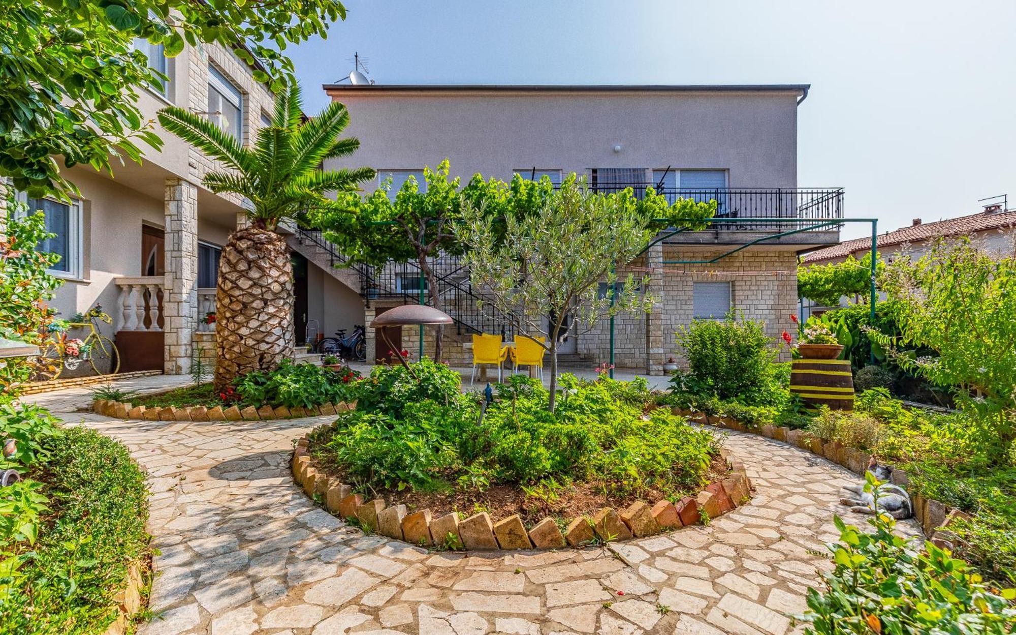 Newly Renovated With Terrace Lägenhet *