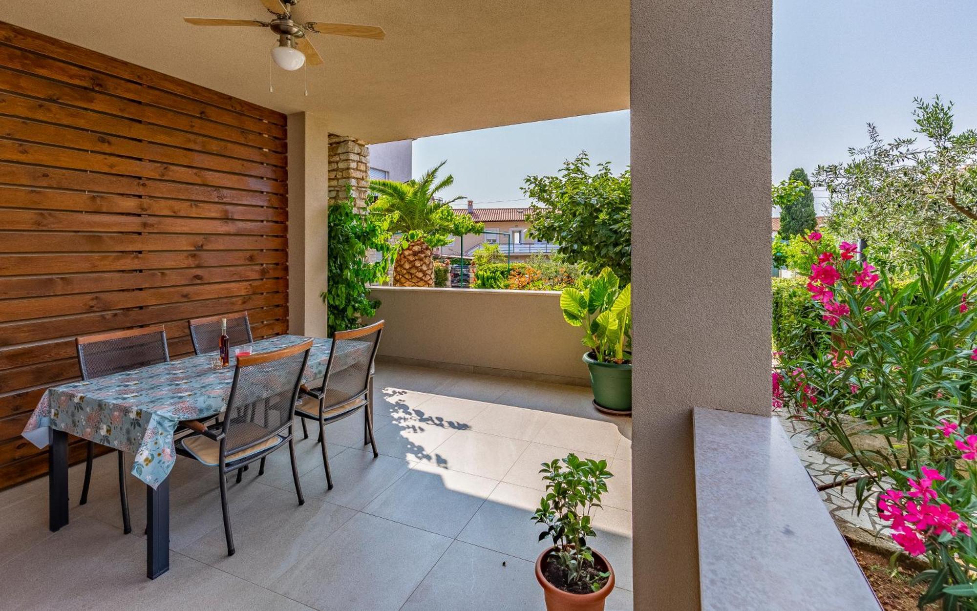 Newly Renovated With Terrace *